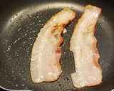 Foto del paso 1 de la receta: Bacon y huevo frito