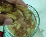 Foto langkah ke 2 dari resep Fermented Homemade Ginger Soda.