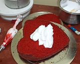 हार्ट शेप रेड वेलवेट केक (heart shape Red velvet cake recepie in hindi) रेसिपी चरण 11 फोटो