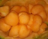عکس مرحله 2 از دستور میوه آرایی به طرح گل