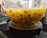 Foto del paso 2 de la receta: LIMONADA🍋 De Maracuyá con Soda...!