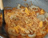 Foto langkah ke 7 dari resep Pad Thai: Kwetiau Goreng Ala Thailand.
