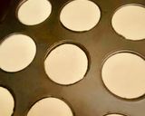 Foto del paso 6 de la receta: PANCITOS DE QUESO EN MUFFINERA (Tipo pan viral montaña rusa)