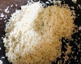 Tejszínes-póréhagymás-füstölt sajtos csirkeragu recept fázis 4 fotója