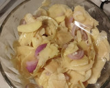 Foto del paso 1 de la receta: Tortilla de patatas al microondas con poco aceite
