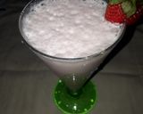 Foto del paso 4 de la receta: Licuado frío de frutilla con leche
