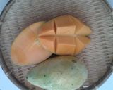 Hình bước làm 1 của món Sinh tố xoài dứa