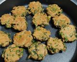 Foto del paso 3 de la receta: Bizcochitos rústicos de queso y kale