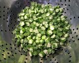 A picture of step 1 of Bhindi ka raita.