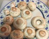Foto del paso 1 de la receta: Champiñones rellenos de chistorra