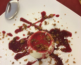 Foto del paso 2 de la receta: Panna cotta con frambuesas y sirope de fresa 🍓