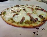 Foto del paso 3 de la receta: Pizza de pesto y pistachos