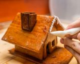 Mézeskalács házikó készítés recept fázis 12 fotója