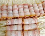 Hình bước làm 2 của món Thịt ba rọi xông khói cuộn nấm kim châm
