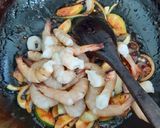 Foto langkah ke 3 dari resep Udang Saus Mentega Pedas Bulbul.