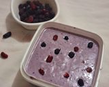 A picture of step 7 of Mulberry Ice cream with fresh cream.