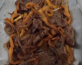 Foto del paso 3 de la receta: Bifes de hígado con cebolla y pimiento