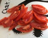Une image de l'étape 2 de Trio de tomates en salade à l oignon doux et herbes aromatiques.