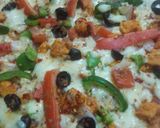 A picture of step 5 of Smoked chicken tikka flavour pizza 🍕🍕🍕🍕😋😋😋😋.
