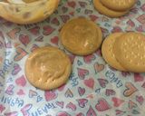 Foto del paso 1 de la receta: Alfajores de chocolate con Galletas María Relleno con dulce de leche!