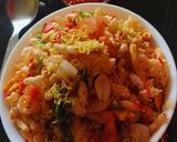 A picture of step 4 of Schezwan Kurmura Bhel.