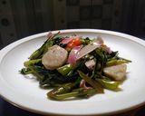 Foto langkah ke 4 dari resep Tumis Kangkung Kembang Lucung.
