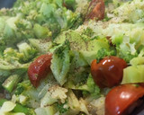 Foto del paso 3 de la receta: Muslos de pollo con verduras y salsa de yogur 🍗🥦🍴