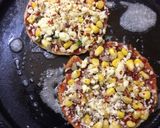 A picture of step 3 of Bread round pizza.