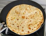 A picture of step 6 of Pav bhaji paratha.