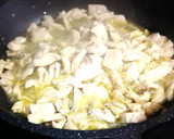Foto del paso 3 de la receta: Pechuga de pollo con espinaca al limón sobre pasta- diet