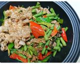 รูปขั้นตอนการทำที่ 5 ของ หมูชาบูผัดเผ็ด