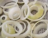 Foto langkah ke 2 dari resep Onion Rings.