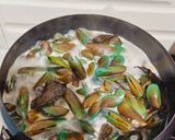 Foto langkah ke 2 dari resep Kerang Ijo Kuah Kuning.