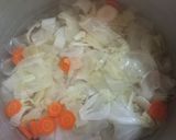 Foto langkah ke 5 dari resep Sayur bening: Wortel, Kol, Sawi Putih.