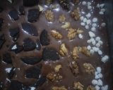 A picture of step 4 of Oreo and walnut brownies.