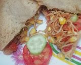 A picture of step 5 of Noodles Sandwich.