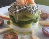 Foto del paso 4 de la receta: Timbal de patata 🥔 queso fresco, verduras, gulas y langostinos 🦐