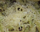 Foto del paso 2 de la receta: Salsa de pencas de acelga y cebolla (reciclaje)