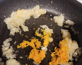 Foto del paso 1 de la receta: Salmón a la naranja con patatas al romero y tomillo