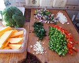 Foto del paso 1 de la receta: Ensalada de pollo y verduras
