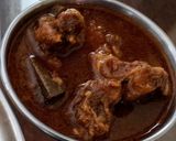 झणझणीत मटण रस्सा | मटणाचा रस्सा (Mutton Rassa Recipe in Marathi) रेसिपी स्टेप 10 फोटो 