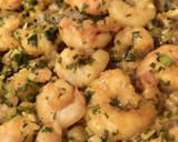 Foto del paso 1 de la receta: Camarones al ajillo con queso y endibias