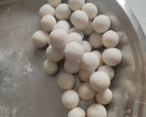 A picture of step 2 of Steamed rice cigars (Fara).