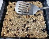 Une image de l'étape 3 de Bouchée de barres tendres aux raisins et dattes.