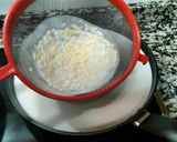 Foto del paso 2 de la receta Natillas caseras con galletas y huevo, muy fácil