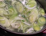 A picture of step 3 of Hotpot - Spinach, pork, ginger, garlic, sesame oil and many vegetables, Japanese style.