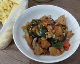 Foto langkah ke 6 dari resep Tumis Bakso Jamur Pedas.