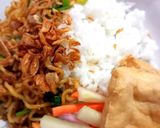 Foto langkah ke 7 dari resep Mie goreng pedas.