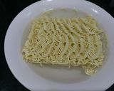 Hình bước làm 1 của món Mì gói xào thịt bò rong biển