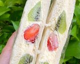 Foto langkah ke 7 dari resep Sando : Japanese fruit sandwich /.
